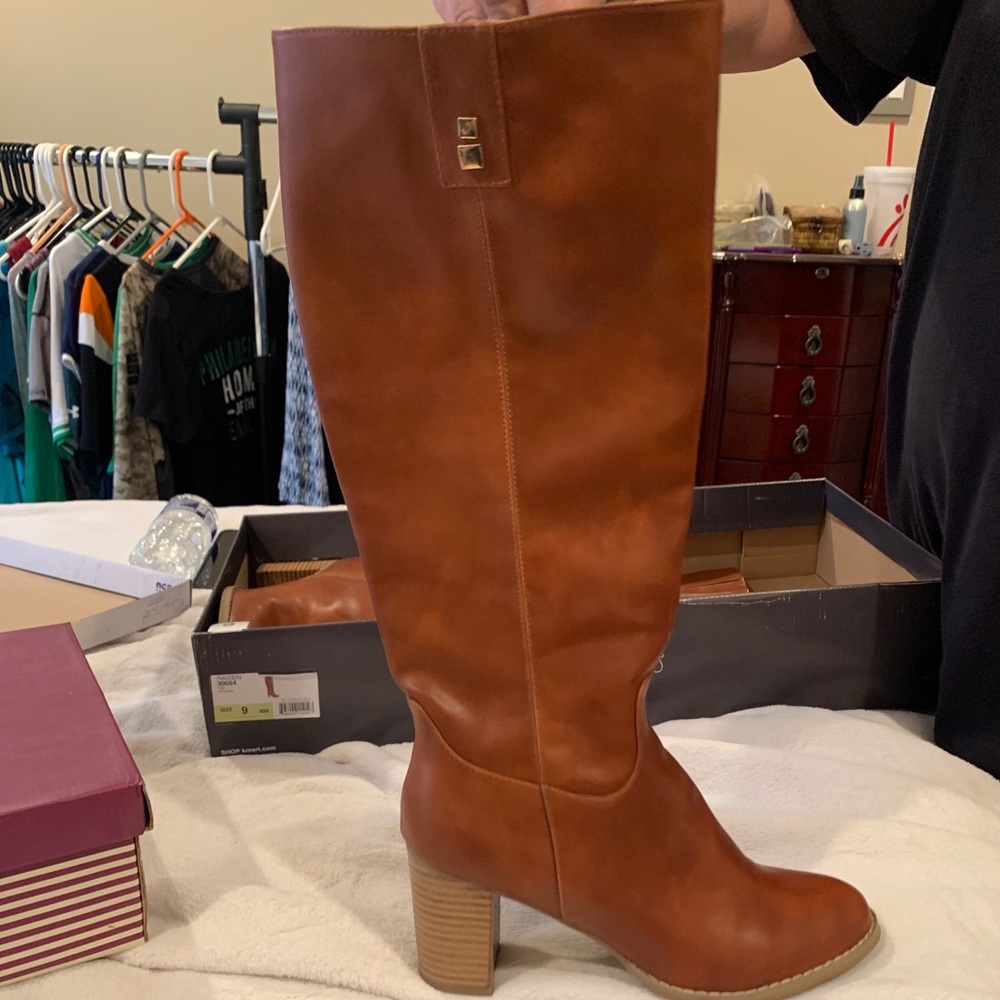Boots with small heel